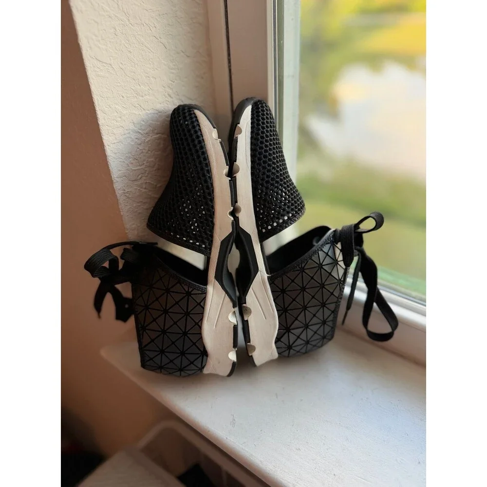 All Black Signature Amazing Mesh Black Fashion Breathable Sneakers Size 38 EUC